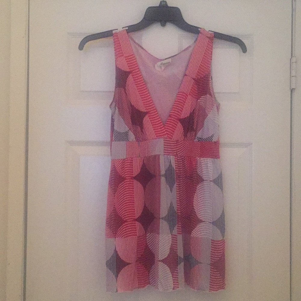 SMOKE FREE HOUSE- Large V-Neck dressy tank top